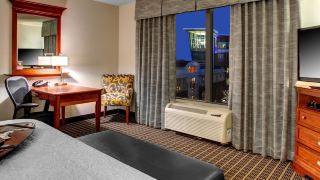 hampton-inn-and-suites-greenville-downtown-riverplace