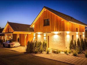 Golden Hill Country Chalets & Suites