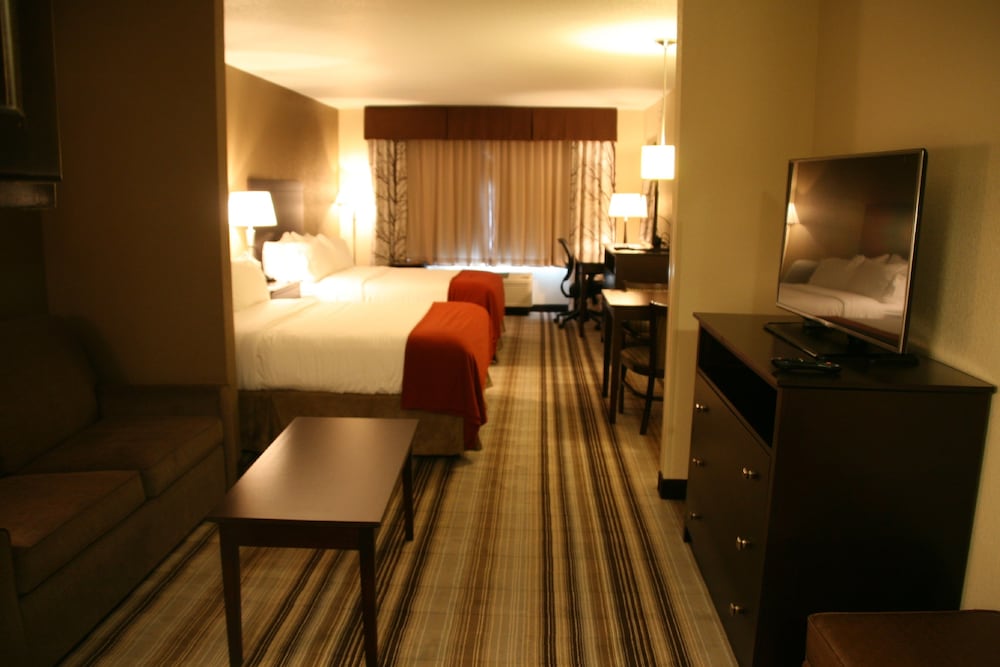 Holiday Inn Express & Suites Nevada, an Ihg Hotel