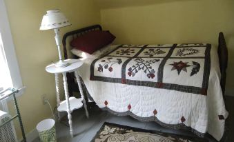 Holmes Caldwell Cottage - Three Bedroom Home