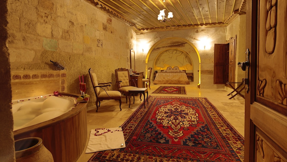 Phocas Cave Suites