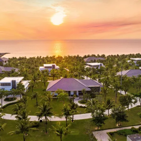 Radisson Blu Resort Phu Quoc Отели рядом с достопримечательностью «Van beach»