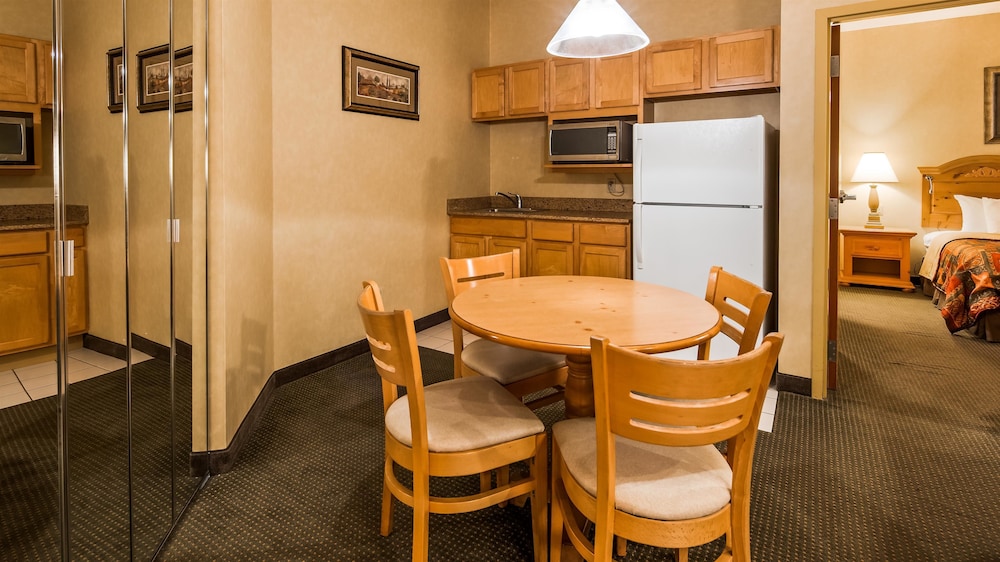 Best Western Plus Revere Inn & Suites