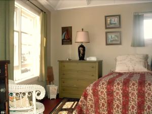 Harborside Cottage - One Bedroom Home