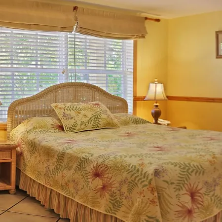 Manatee Bay Inn