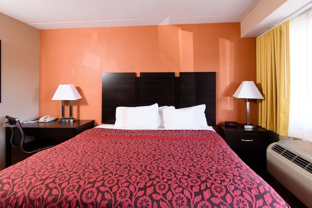 Days Inn by Wyndham Pittsburgh-Harmarville