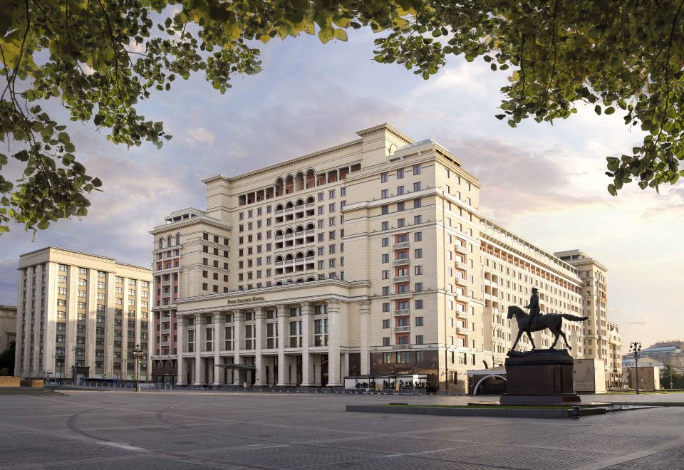 Four Seasons Hotel Moscow-Moscow Updated 2023 Room Price-Reviews & Deals |  Trip.com