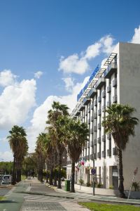 Hoteles en Área Metropolitana de Sevilla Nike Factory Store Sevilla desde  EUR | Trip.com