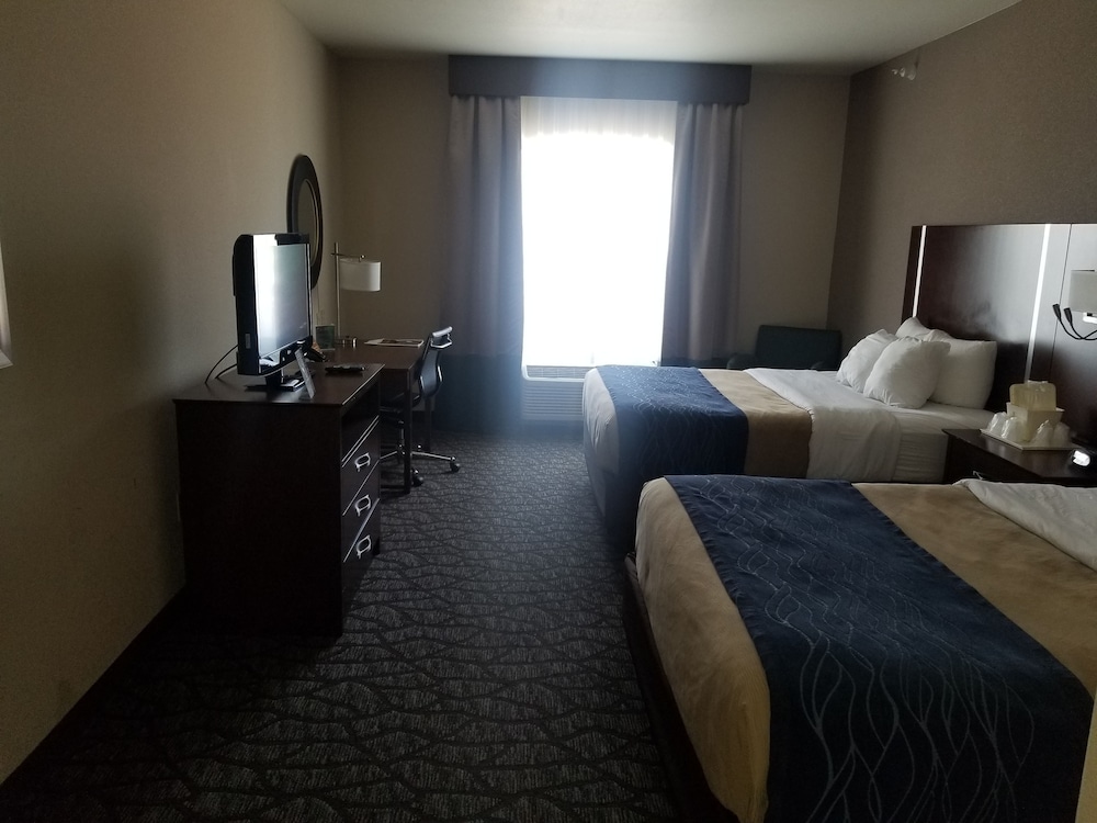 Holiday Inn Express & Suites Junction City