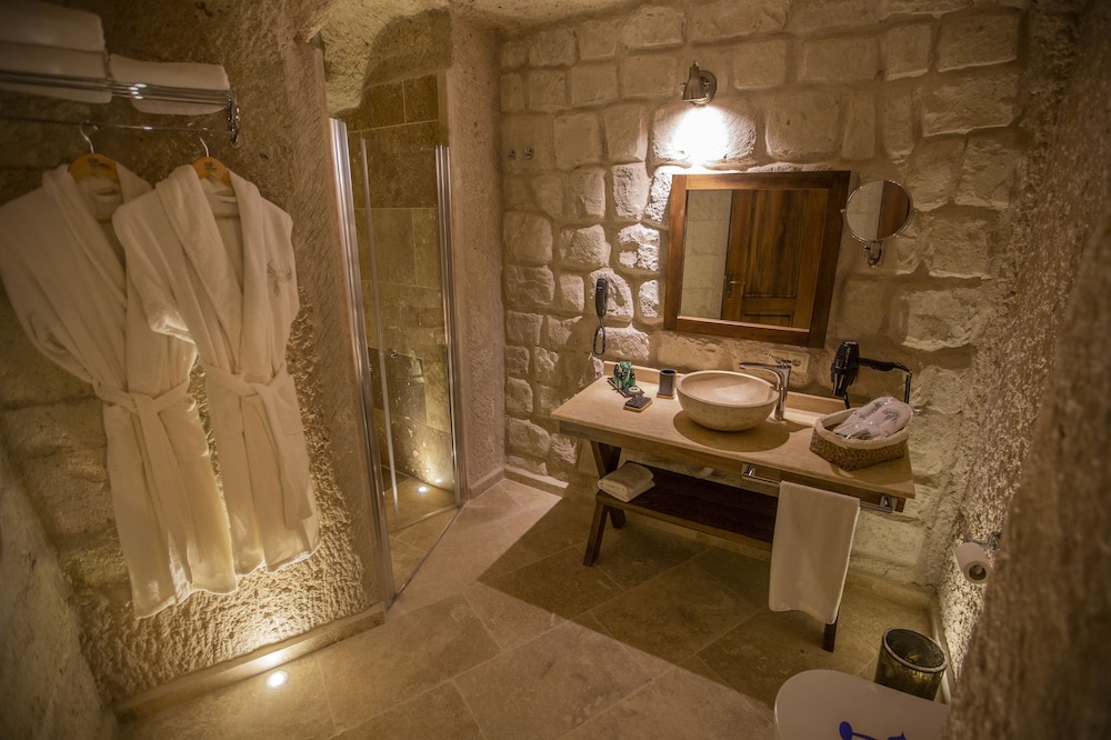 Anka Cave Suites