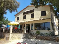 Les Terrasses de l'Aven Hôtels à : Saint-Martin-d'Ardèche