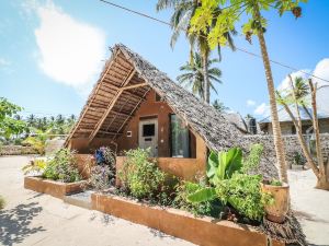 Yellow Card Apartment & Bungalows