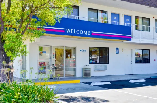 Motel 6 – Santa Nella, on I-5