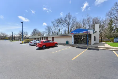 Mentor Home Inn and Suites Отели в г. Уиллоуик