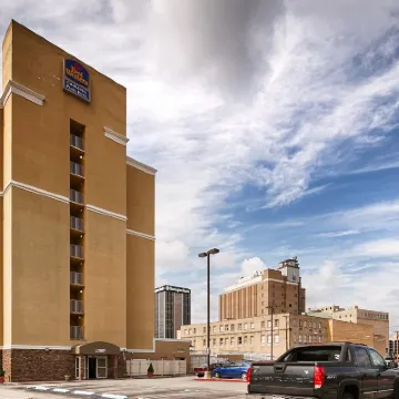 Quality Inn & Suites Hotels near Heritage Towers