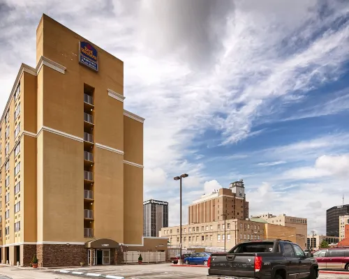 Quality Inn & Suites Hotels near State Museum