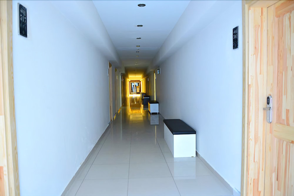 Sandal Otel
