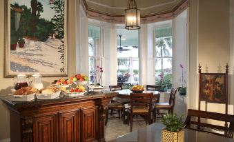 The Mansion on the Sea - Southernmost House in the USA - Housity