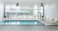 Element Vancouver Metrotown - Pool