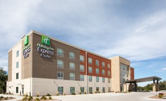 Holiday Inn Express & Suites Sterling