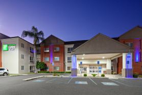 Holiday Inn Express & Suites TULARE by IHG