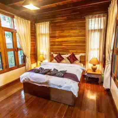 Chiang Mai Thai wood garden villa Rooms