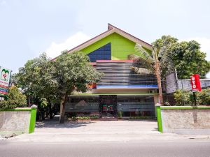 OYO 1532 Mawar Indah Hotel