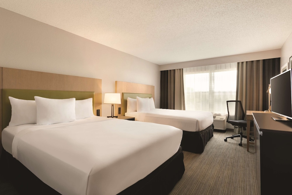 Country Inn & Suites by Radisson, Brooklyn Center, MN