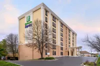 Holiday Inn Express Hunt Valley Hotel dekat DSW Designer Shoe Warehouse