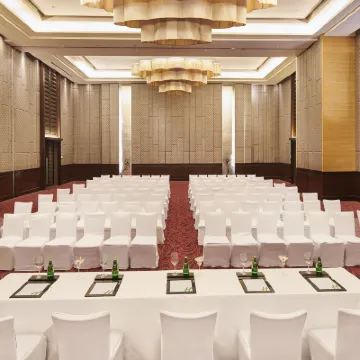 Holiday Inn MUMBAI INTERNATIONAL AIRPORT by IHG ガットコパー周辺のホテル