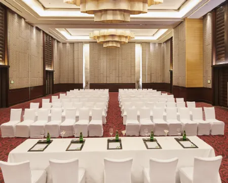 Holiday Inn MUMBAI INTERNATIONAL AIRPORT by IHG โรงแรมในมุมไบ