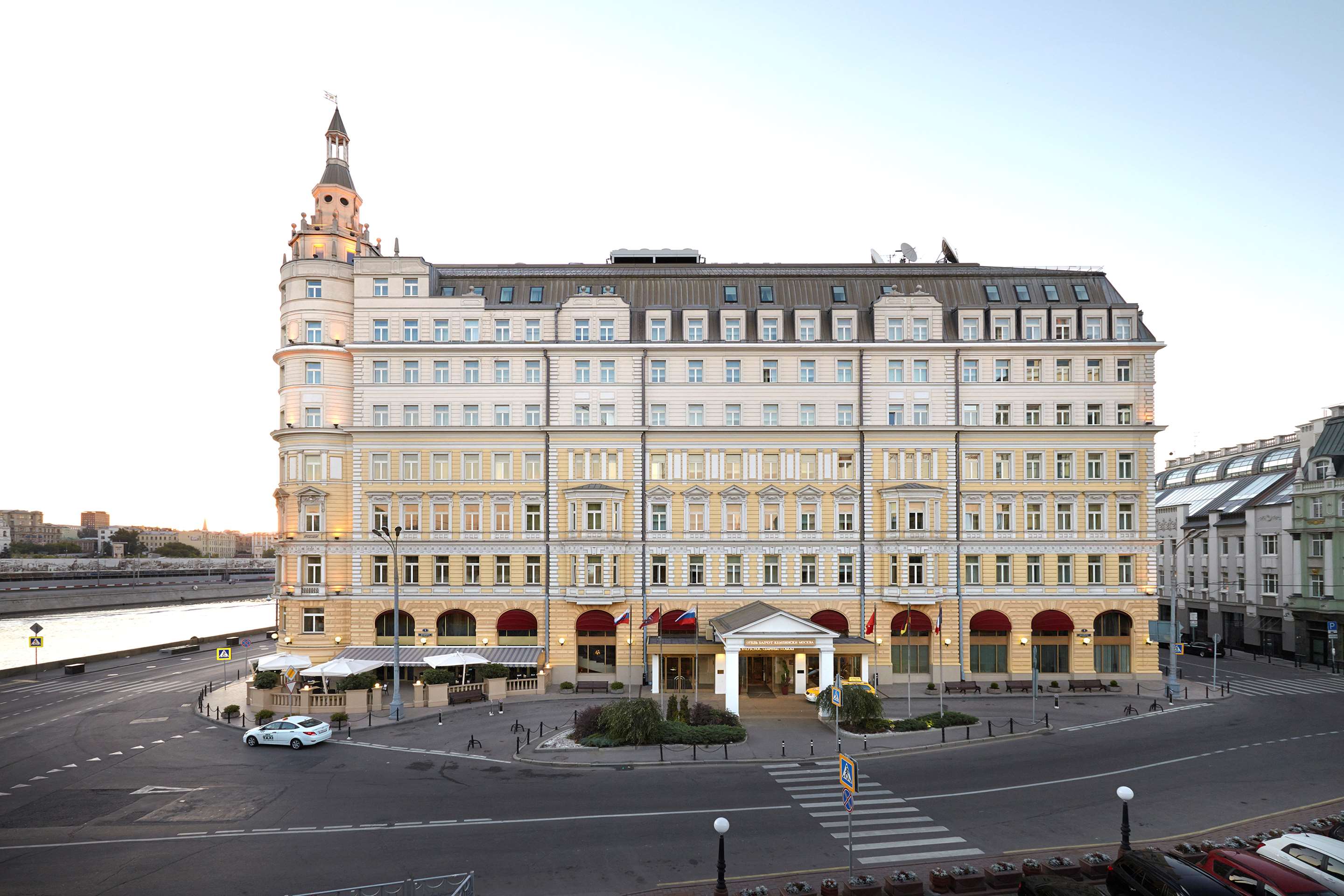 Hotel detail. Балчуг Кемпинский Москва. Гостиница Балчуг Москва. Отель Baltschug Kempinski Москва. Гостиница в Москве Балчуг Кемпинский 5.