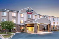 Fairfield Inn & Suites Columbus Hotel berhampiran Lapangan Terbang Columbus