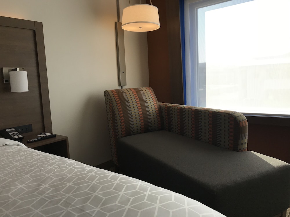 Holiday Inn Express & Suites Phoenix - Airport North, an Ihg Hotel