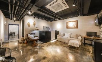 Vallas Hotel & Guest House - Housity