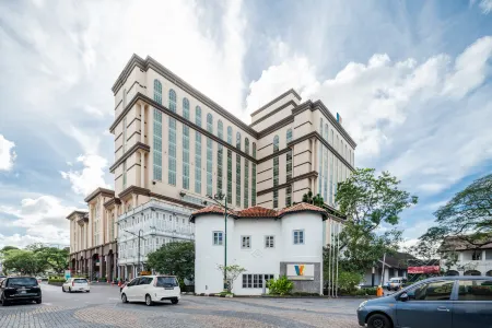 The Waterfront Hotel Kuching Отели в г. Kuching Division