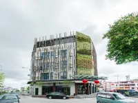 Roxy Hotel Padungan Hotels near Cat Monument