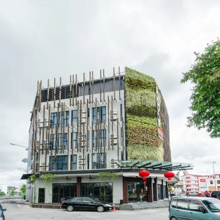 Roxy Hotel Padungan Отели рядом с достопримечательностью «Исламский музей»