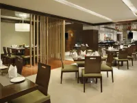 Four Points by Sheraton Ahmedabad Hotels near Paldi