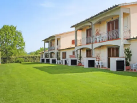 Oak Hotels in Sorano