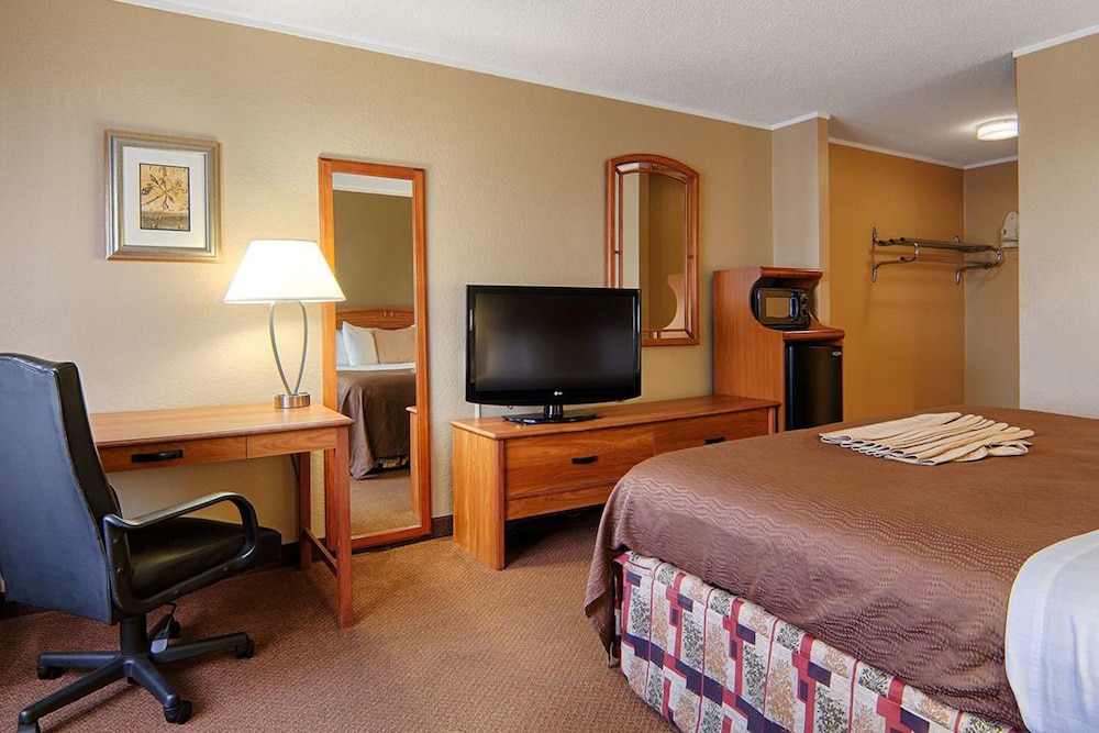 Norwood Inn & Suites Mankato