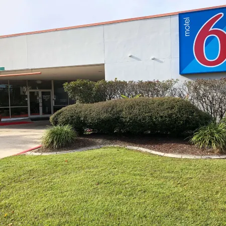 Motel 6 la Place, La