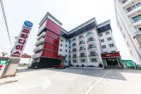 Paradaise Motel Hotels near Anmok Beach