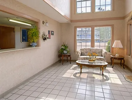 Days Inn by Wyndham Cornelia Отели в г. Деморест