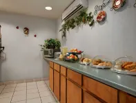 Microtel Inn & Suites by Wyndham Matthews/Charlotte - breakfast