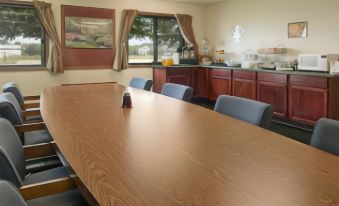 Baymont by Wyndham Oshkosh Airport