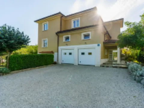 Kate Hotels in Kuceli