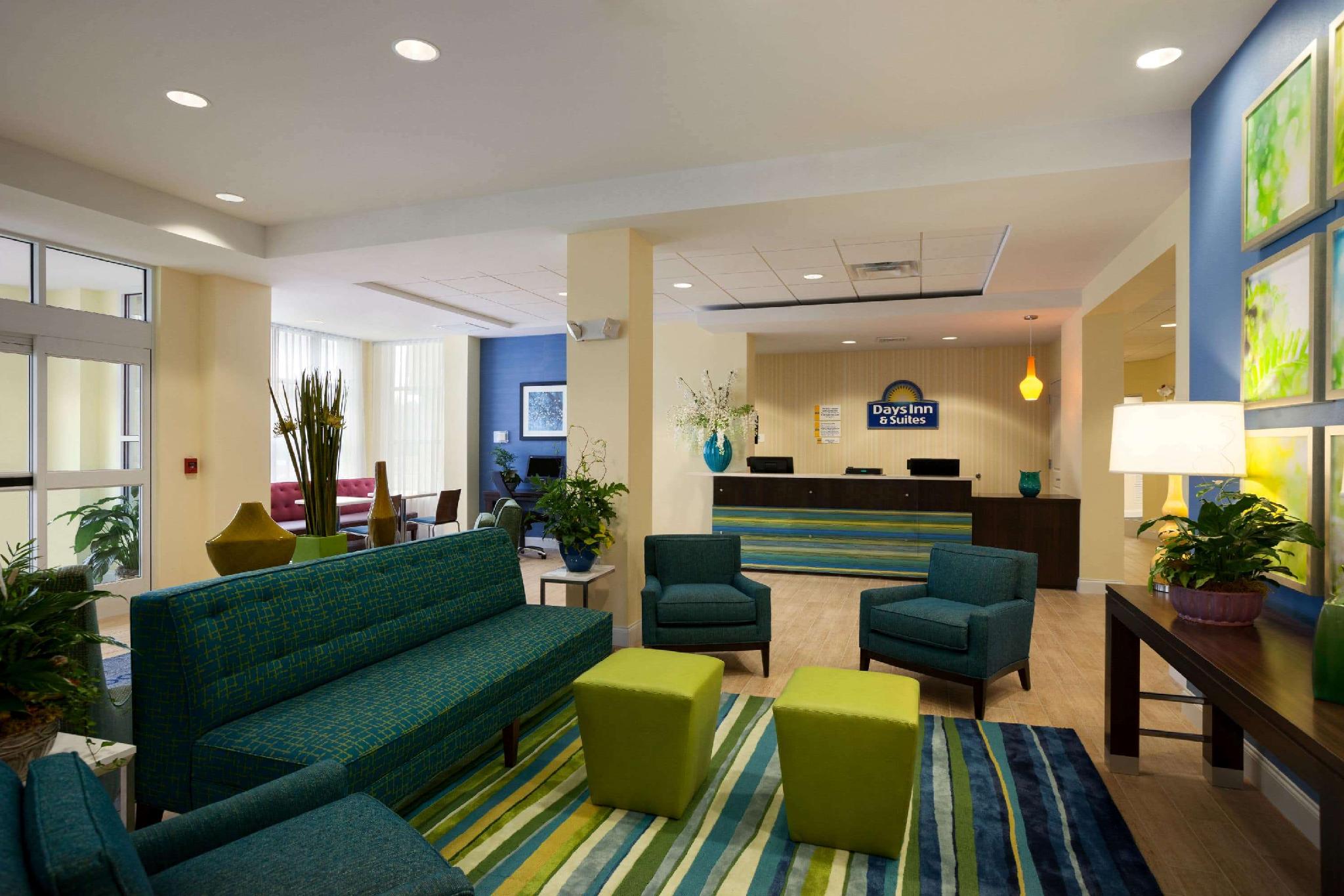 Days Inn & Suites by Wyndham Altoona