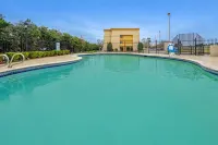 La Quinta Inn & Suites by Wyndham Baton Rouge Siegen Lane Hotels in Old Jefferson