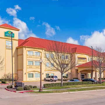 La Quinta Inn & Suites by Wyndham Ennis